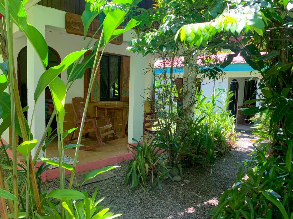 Cabinas Tito Villa Cahuita Exterior photo