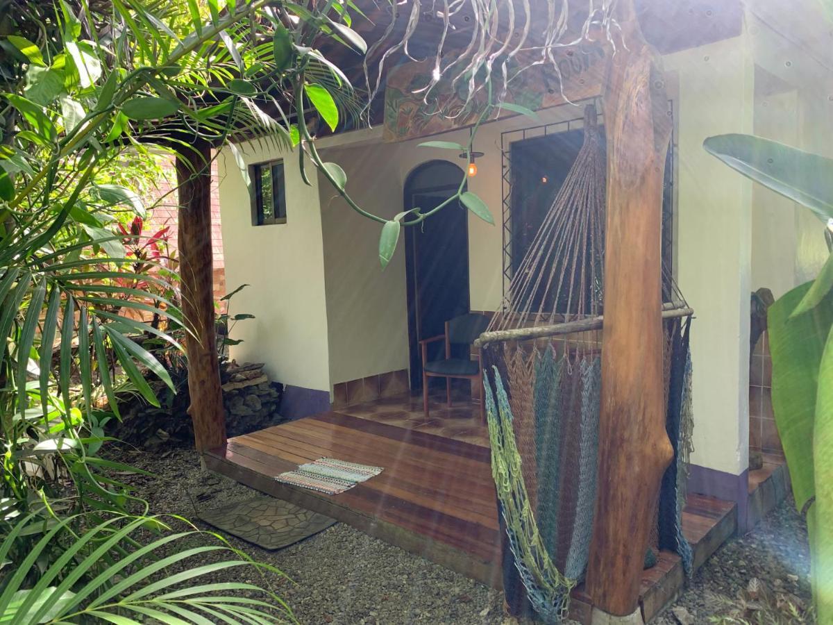 Cabinas Tito Villa Cahuita Exterior photo